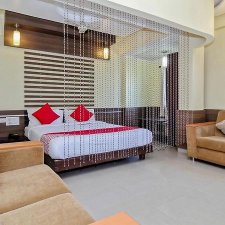 Oyo 30537 Hotel Megharaj Bijāpur Extérieur photo
