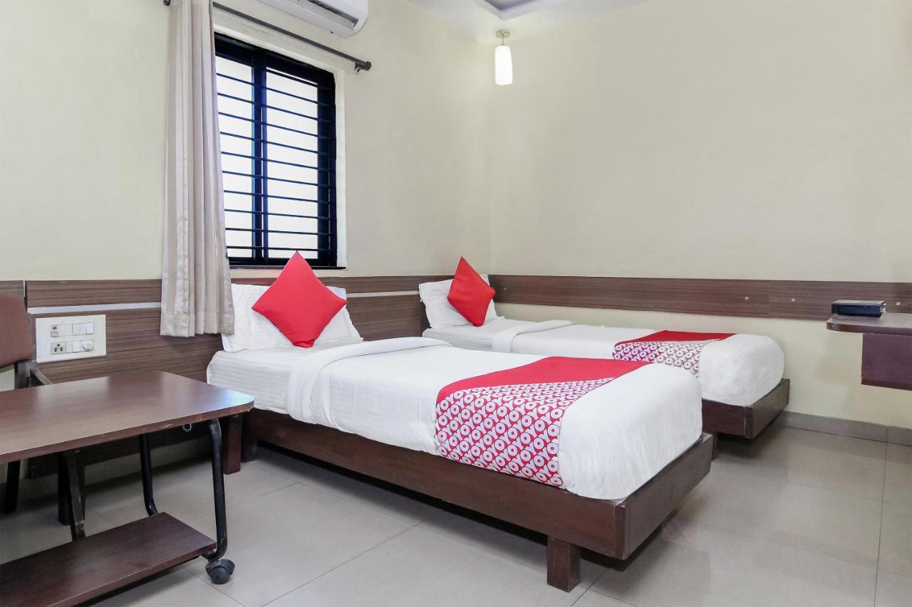 Oyo 30537 Hotel Megharaj Bijāpur Extérieur photo