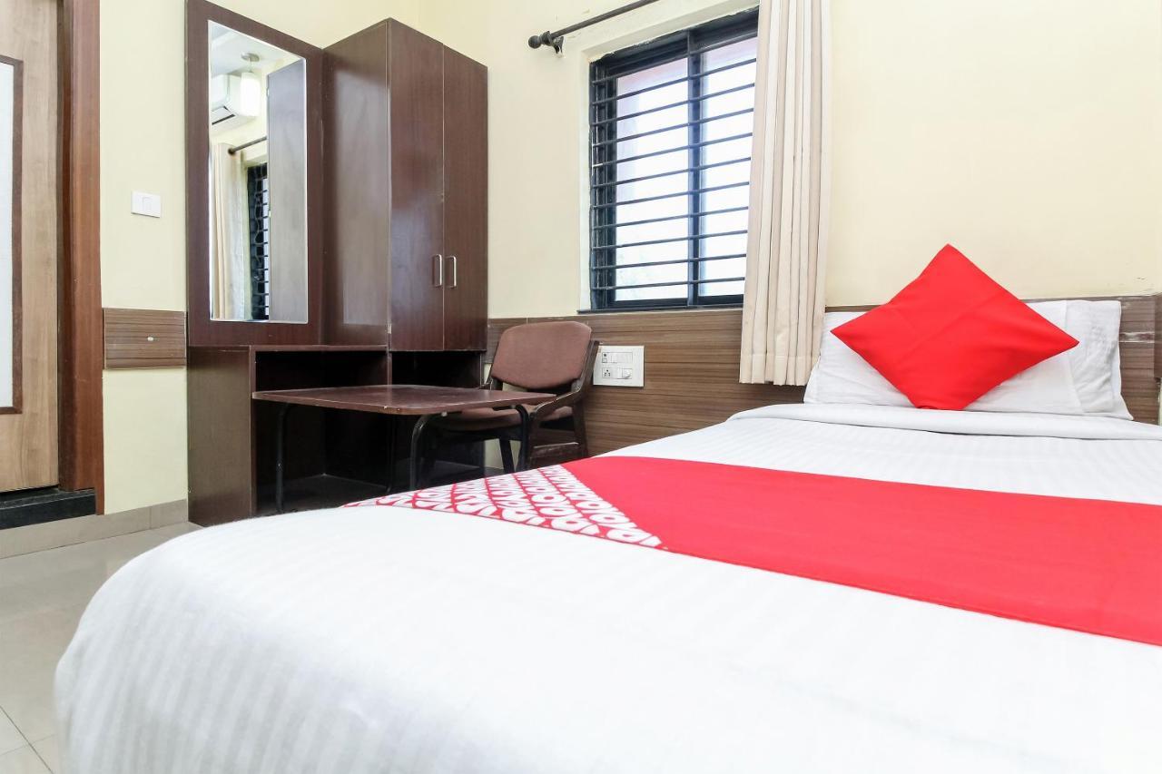 Oyo 30537 Hotel Megharaj Bijāpur Extérieur photo