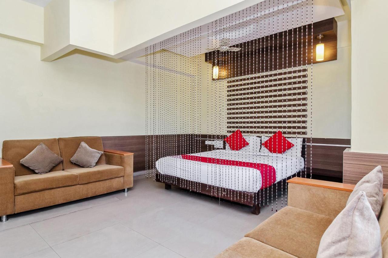 Oyo 30537 Hotel Megharaj Bijāpur Extérieur photo