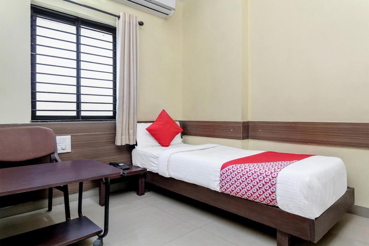 Oyo 30537 Hotel Megharaj Bijāpur Extérieur photo