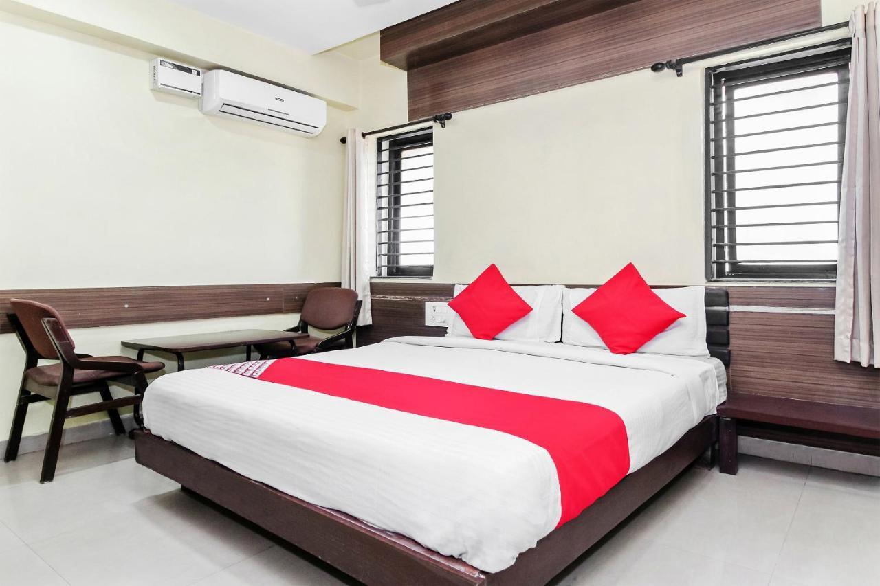 Oyo 30537 Hotel Megharaj Bijāpur Extérieur photo