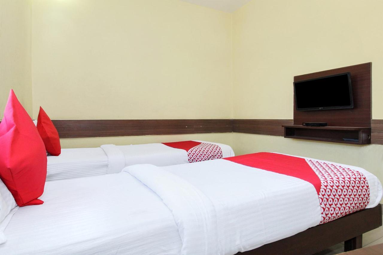 Oyo 30537 Hotel Megharaj Bijāpur Extérieur photo